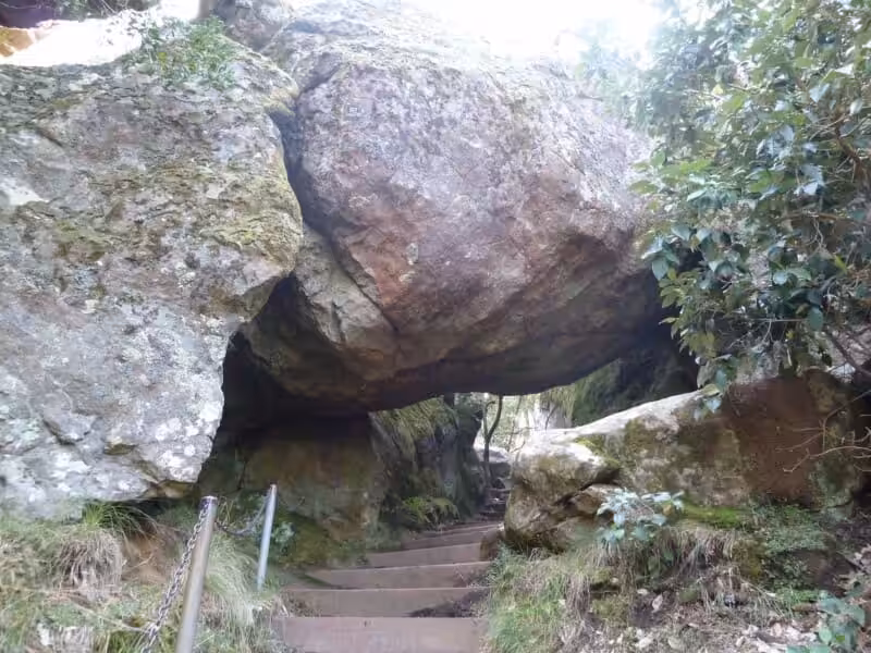 Hanging Rock Summit Walk