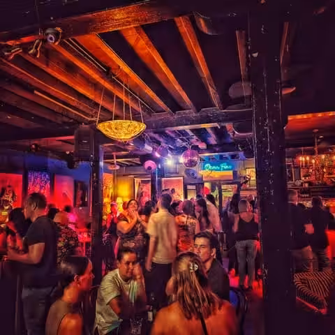 Fad Gallery Bar, Pubs & Bars, in Melbourne
