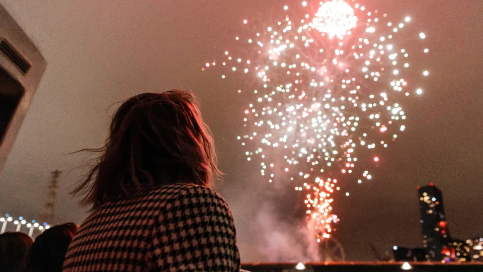 2026 NYE FIREWORKS EXTRAVAGANZA RED & WHITE CRUISE